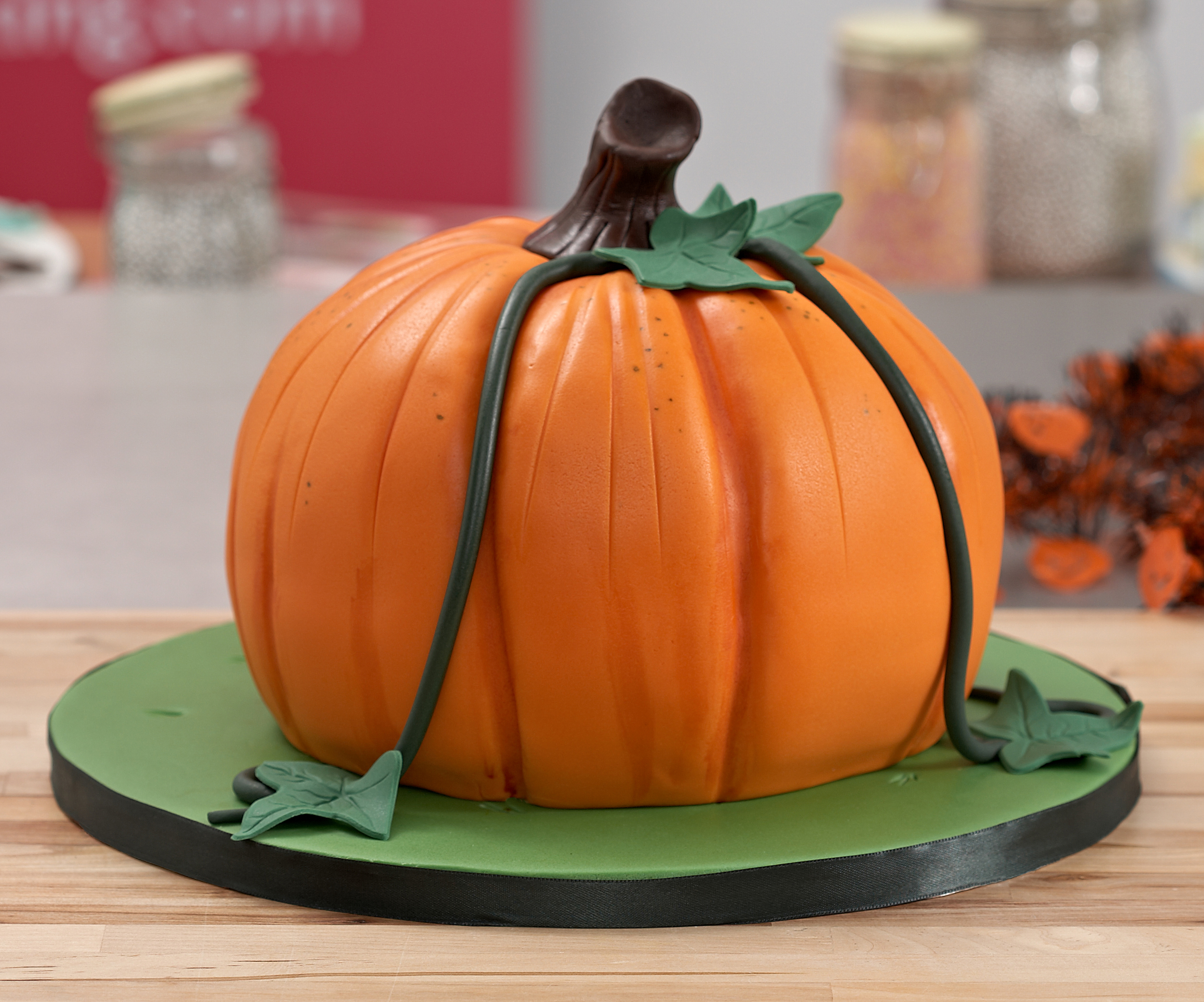 How to Carve and Decorate a Pumpkin Cake