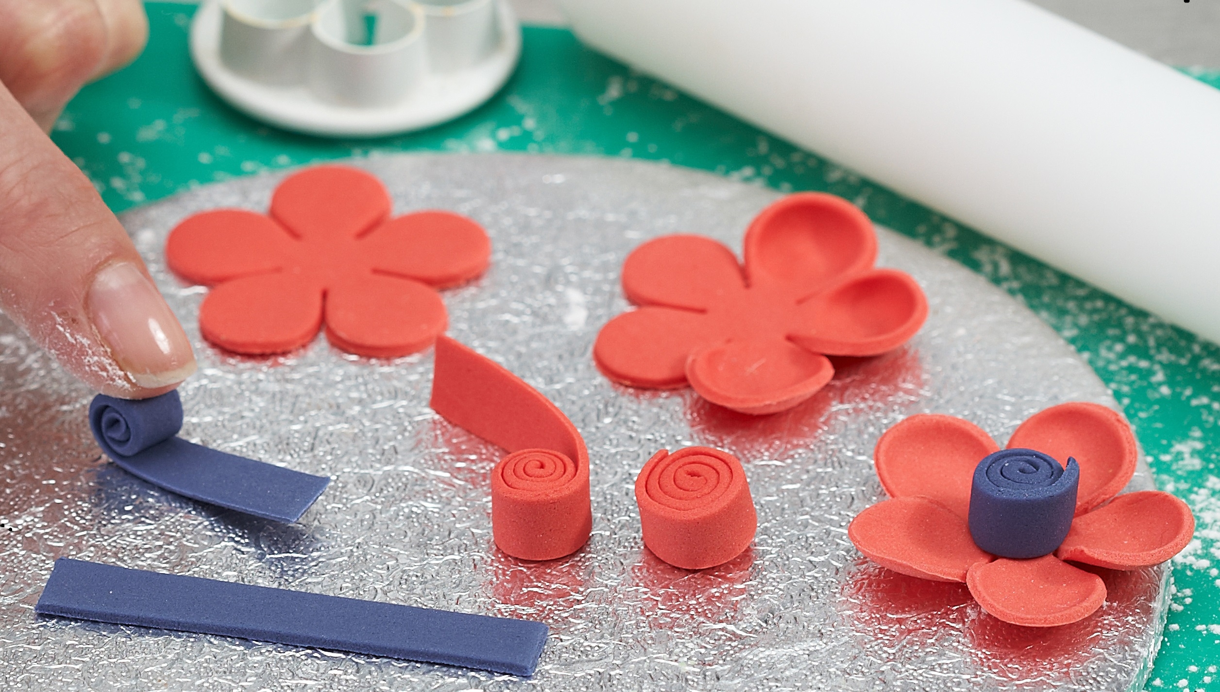 How to make a Red Flower with a Quilled Centre