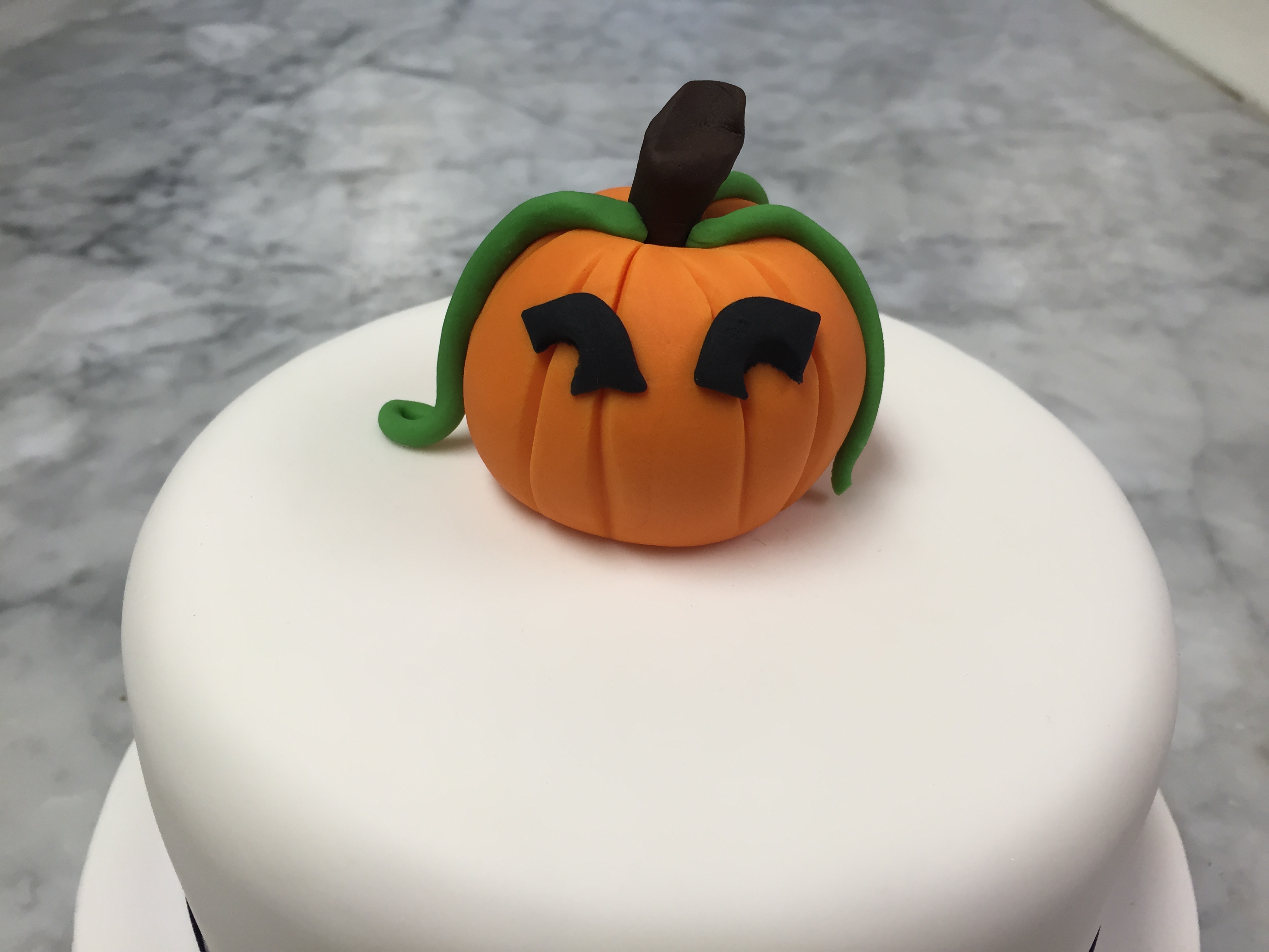 Video: Make a Pumpkin Cake Topper