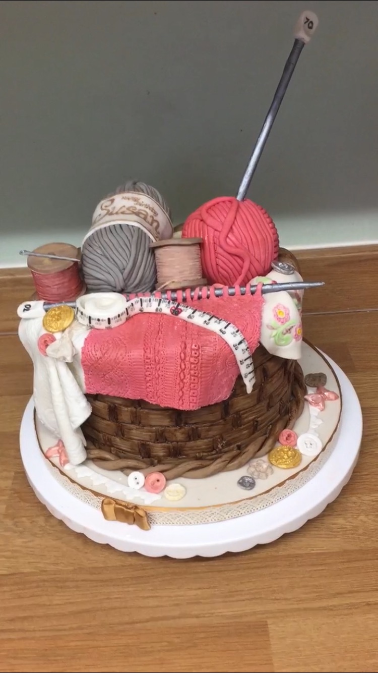 'Love to Knit' Knitting Cake