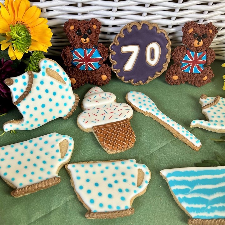 Jubilee Teddy Bears Picnic biscuits, teddy bears in Union Jack jumpers with a polka dot tea set